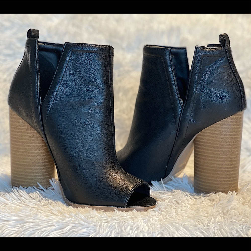 Size 7 open toed leather bootie